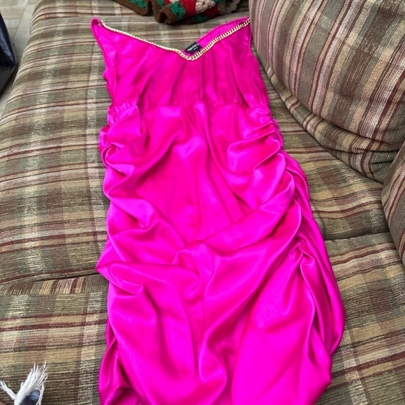 Generation Love Fuchsia Dress with Gold Chain Accent - Picture 3 of 7